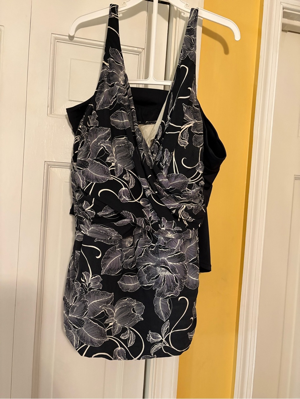 Women’s Black Floral V-Neck Tankini Top